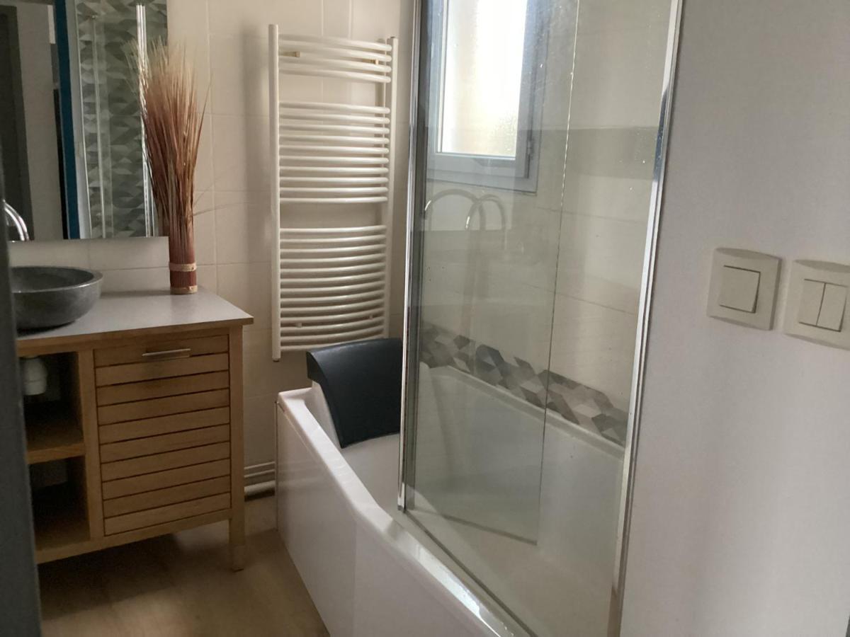 Joli Appartement 50 M2 Classe 3 Etoiles Avec Terrasse Et Jardin La Rochelle  Exterior photo